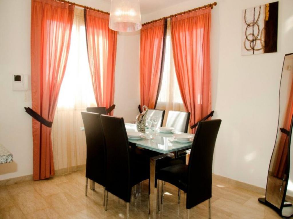 Villa Saraliana Sandy Beach Villas - Heated Pool - Jacuzzi - Private Beach Area Polis الغرفة الصورة