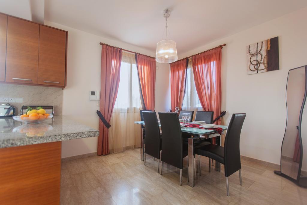 Villa Saraliana Sandy Beach Villas - Heated Pool - Jacuzzi - Private Beach Area Polis الغرفة الصورة