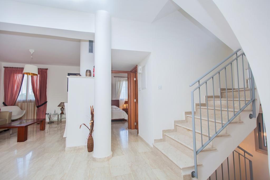 Villa Saraliana Sandy Beach Villas - Heated Pool - Jacuzzi - Private Beach Area Polis الغرفة الصورة