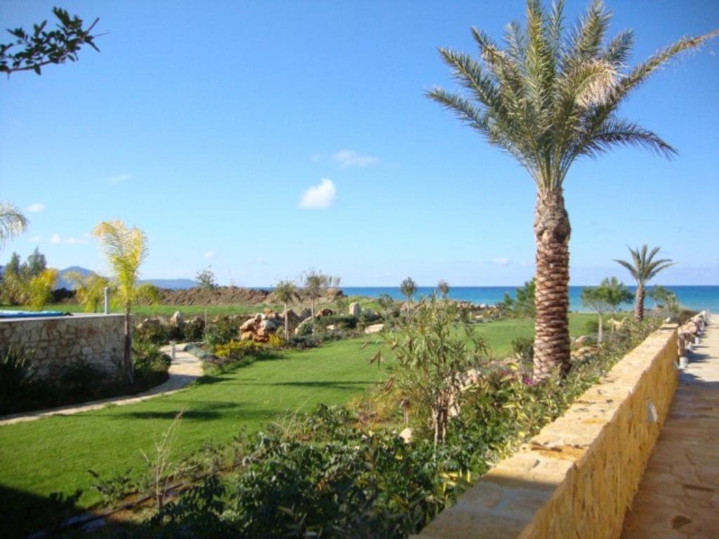Villa Saraliana Sandy Beach Villas - Heated Pool - Jacuzzi - Private Beach Area Polis الغرفة الصورة