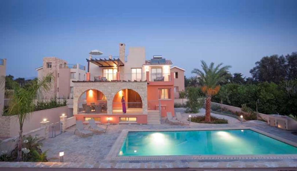Villa Saraliana Sandy Beach Villas - Heated Pool - Jacuzzi - Private Beach Area Polis الغرفة الصورة